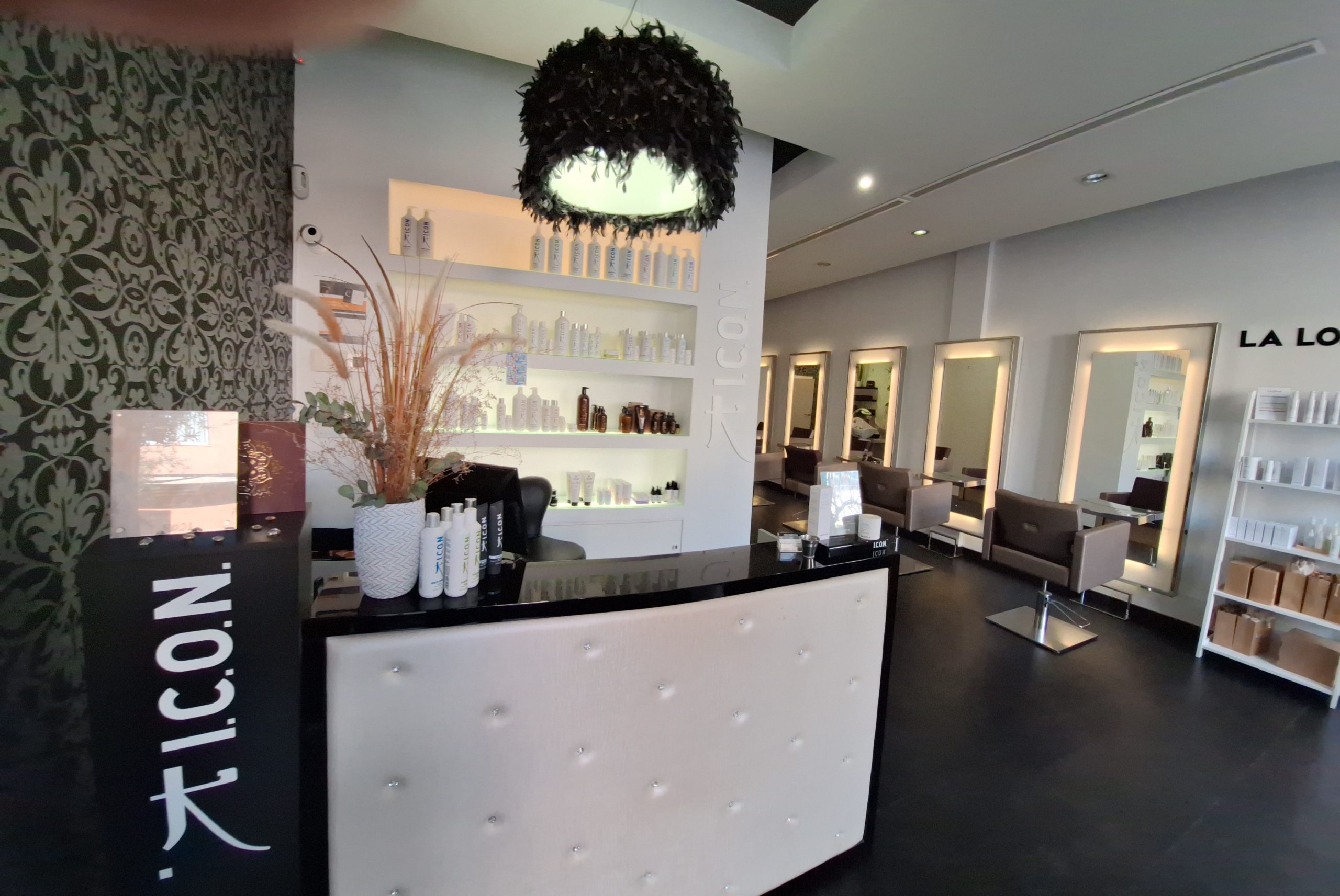 Geschäftslokal 98 m2 (Aktuell: Coiffeur-Salon mit 6 Plätzen)